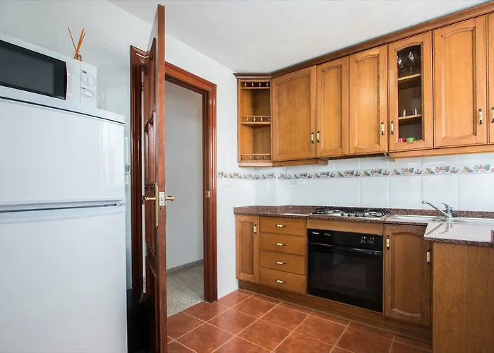 Lovely, New, Bright 3 Mins To Beach Apt 105 Sq Meters
