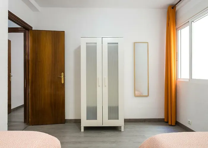 Lovely, New, Bright 3 Mins To Beach Apt 105 Sq Meters